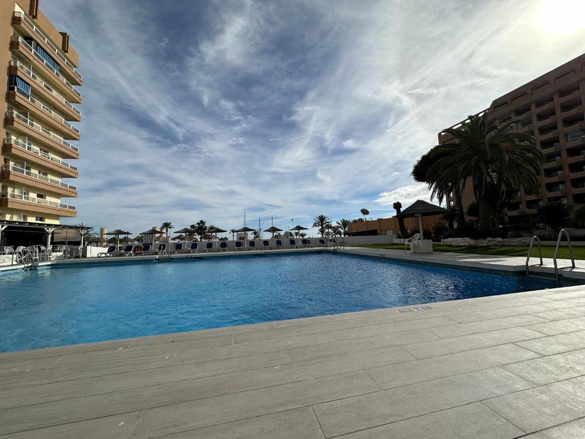 Estudio Pyr Privado Frente Al Puerto De Fuengirola Exterior foto